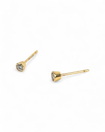 Round Yellow Gold Diamond Stud Earrings Earrings Pruden and Smith   