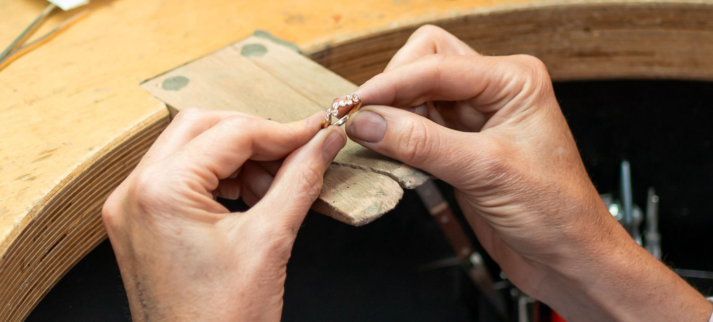 Water bubble ring with jeweler